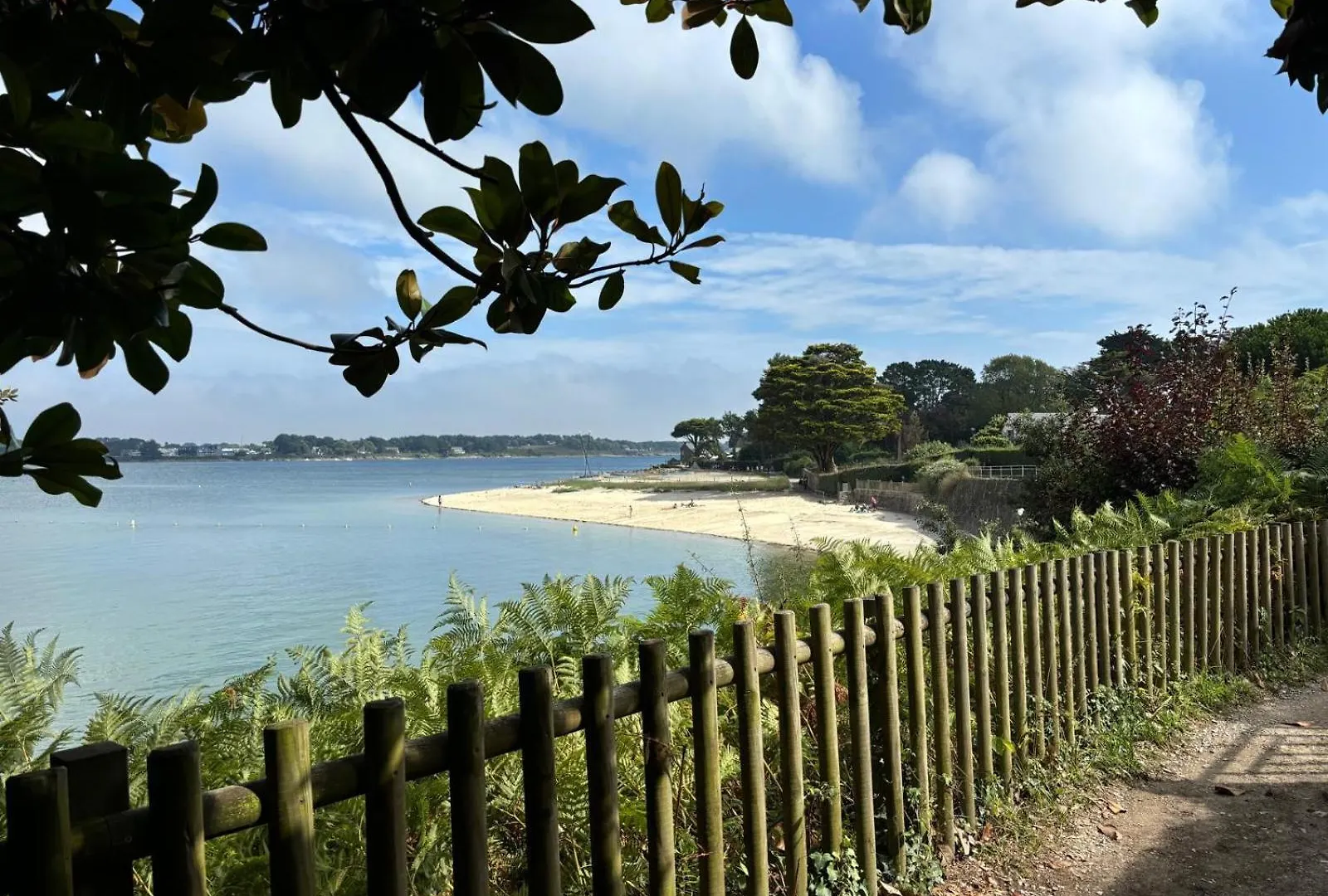 Ti Baradoz Glas, Notre Paradis Bleu ! Crach